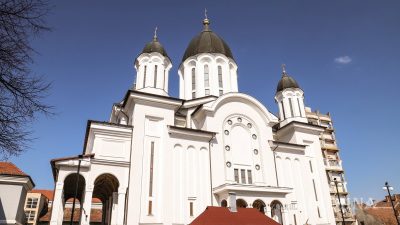 catedrala-din-sfantu-gheorghe-simbol-al-solidaritatii-romanilor-208571
